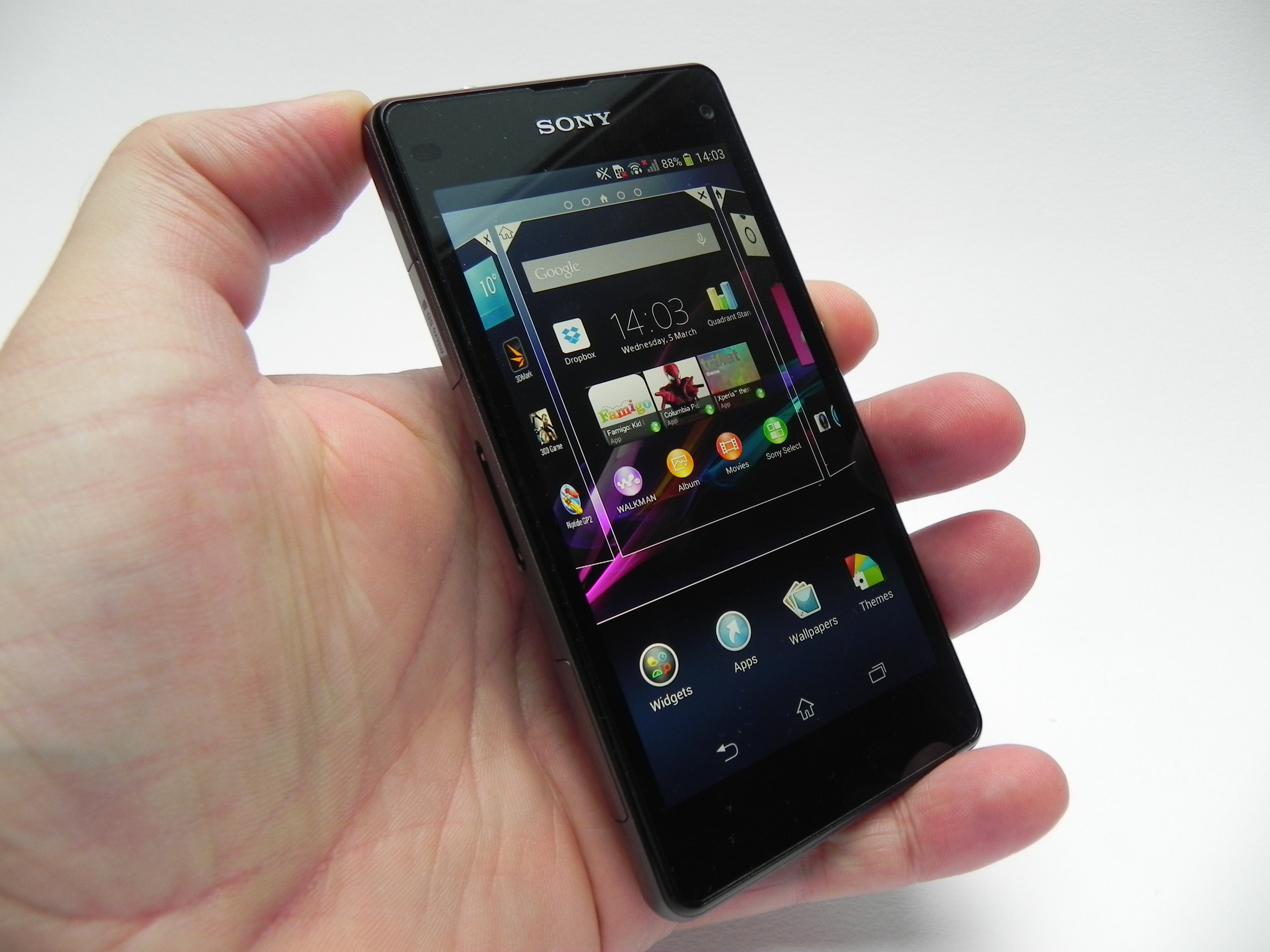 Xperia Z1 Compact Review: Smaller Xperia is Better Than the Big Brother in a Regards (Video) | GSMDome.com