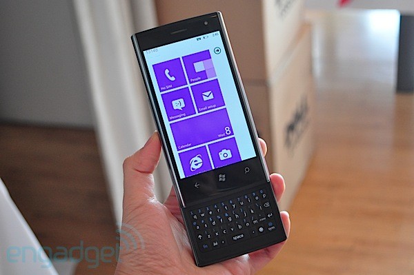 Dell Venue Pro is THE Windows Phone 7 Handset, Ex Lightning Model ...