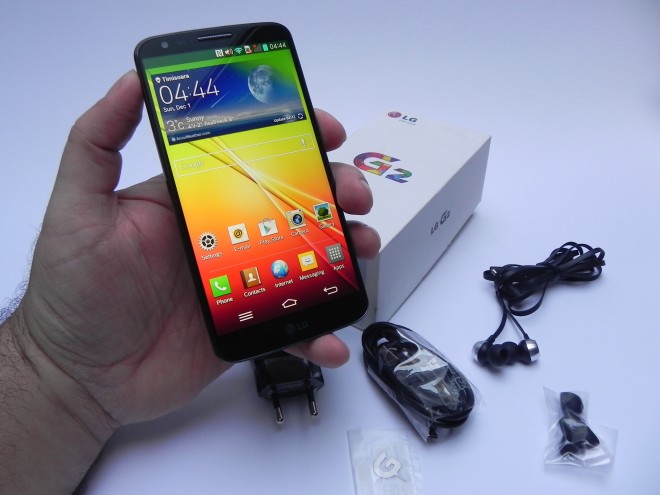 LG G2 Unboxing: the Handset With Back Side Buttons Gets Unboxed (Video)