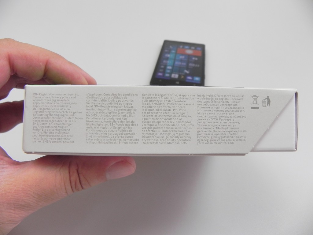 Nokia Lumia 930 Unboxing: New Box, New Style, Bulky Phone 