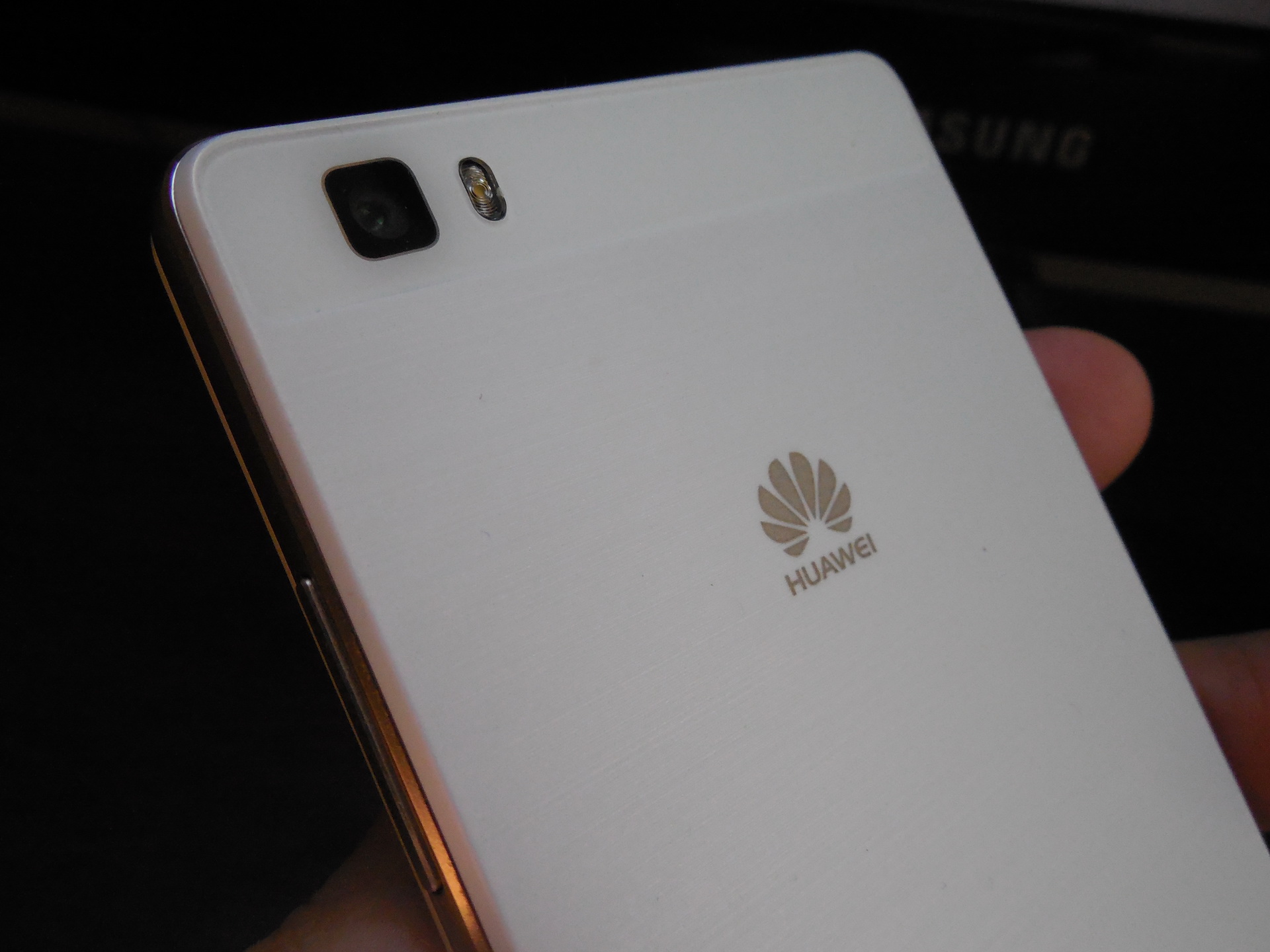 Huawei P8 Lite Review Light And Affordable Once Again An Optical Hit From Huawei Video Gsmdome Com