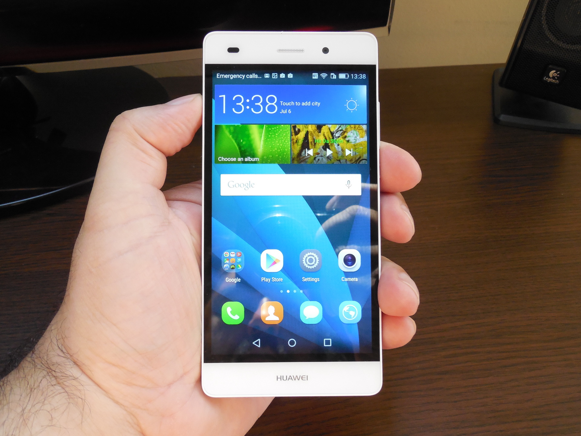 Huawei P8 Lite Review: Light and Affordable, an Optical Hit from Huawei (Video) | GSMDome.com