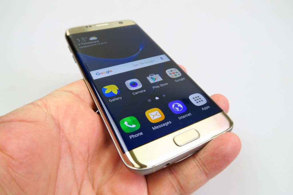 Samsung Galaxy S7 Edge Review: The Smartphone With the Most Edge Out