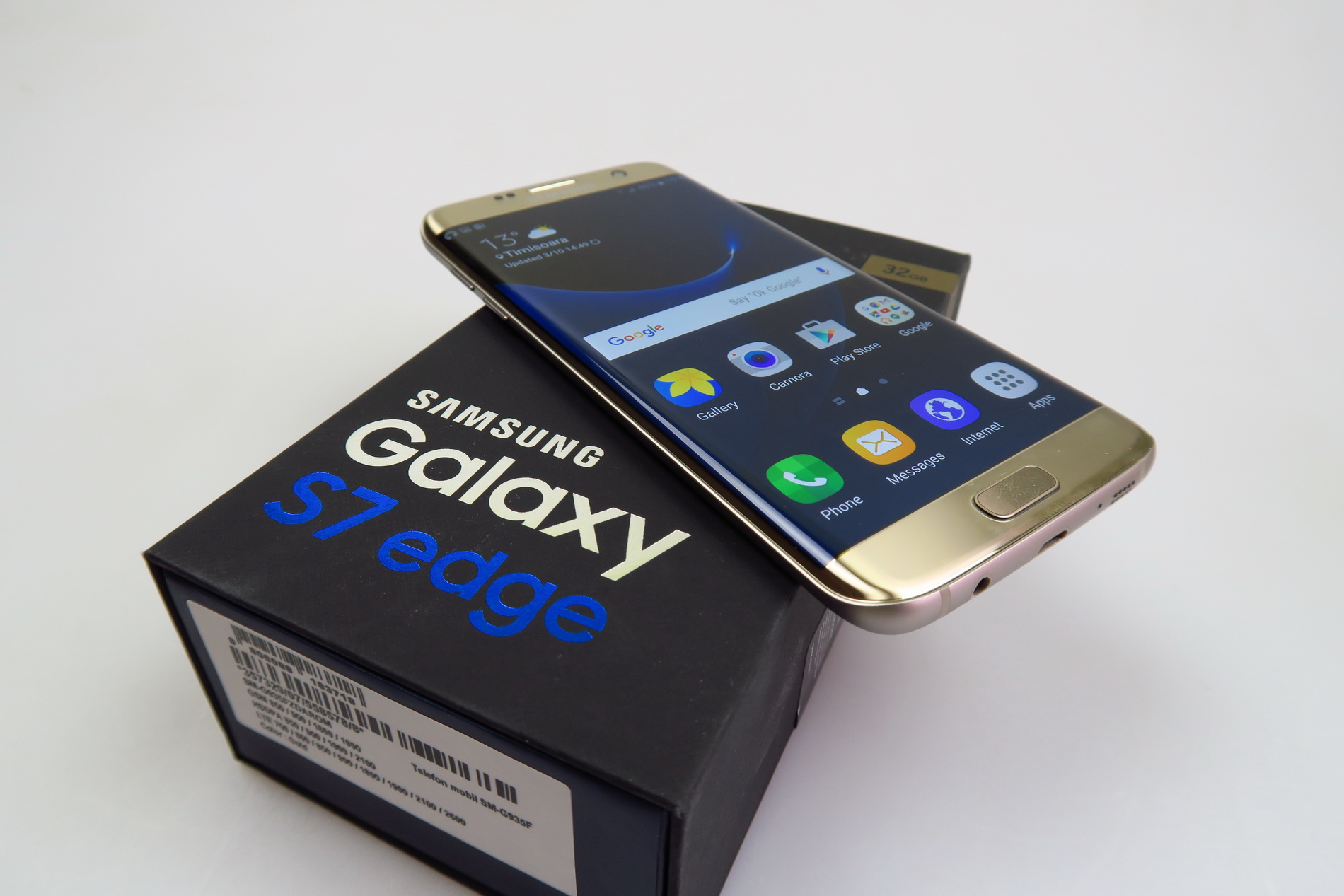 Perfect shuttle Retoucheren Samsung Galaxy S7 Edge Unboxing: Curviest 2016 Flagship Has Arrived!  (Video) | GSMDome.com