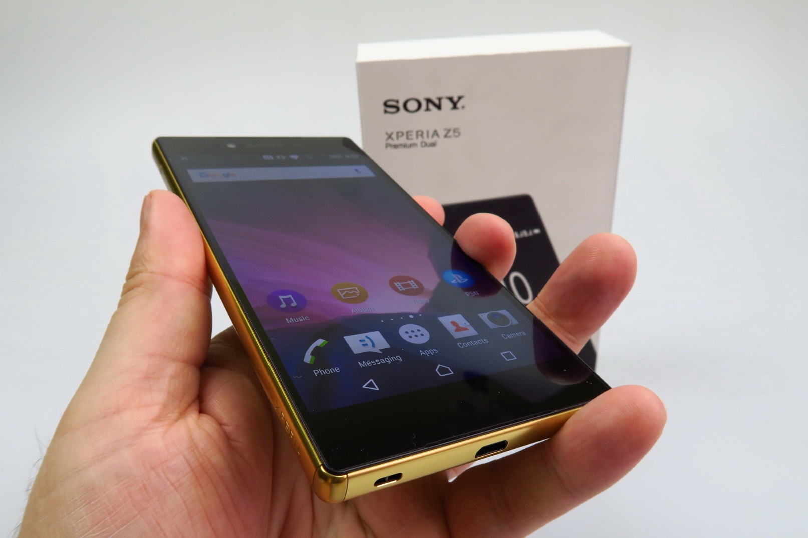 smog nietig maaien Sony Xperia Z5 Premium Dual Unboxing: Taking the First 4K Display Phone Out  of the Box (Video) | GSMDome.com